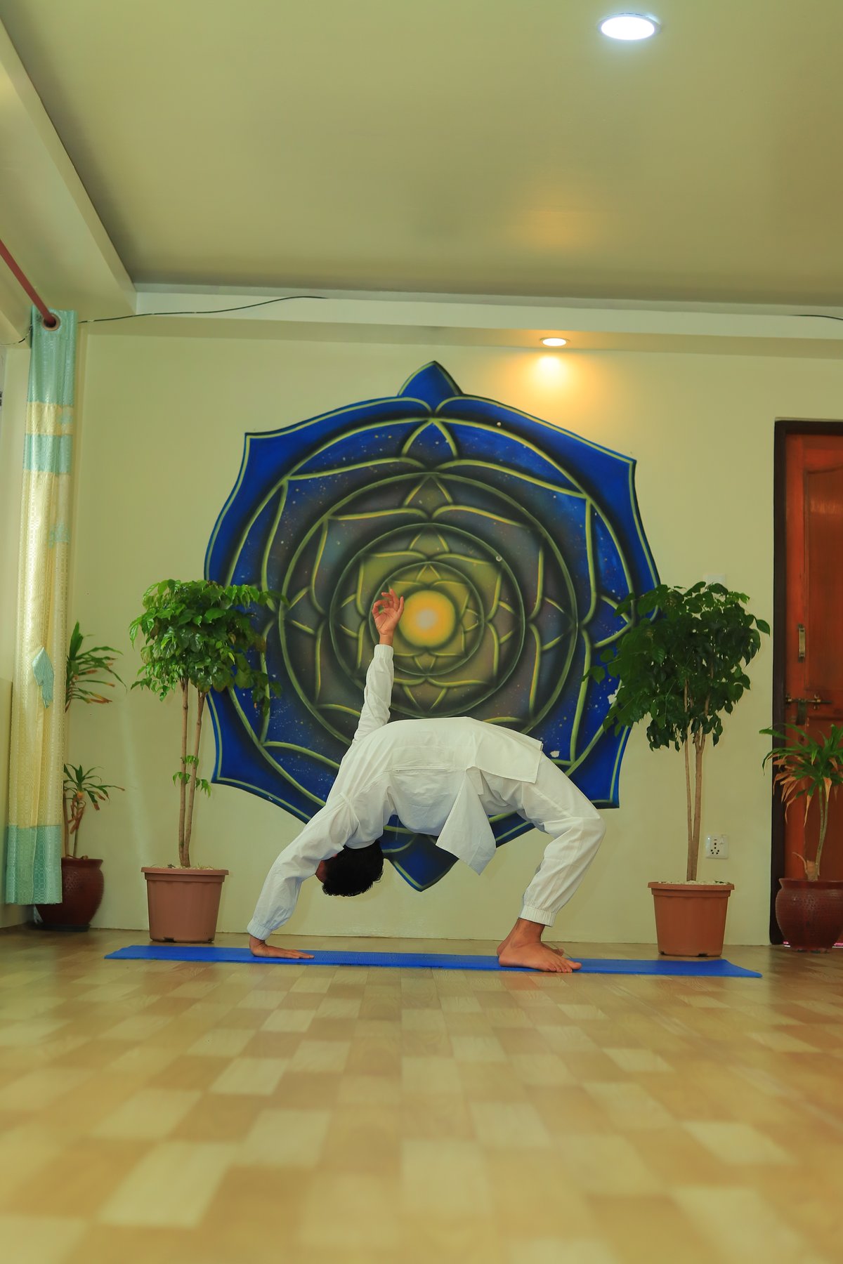 Extended side angle pose